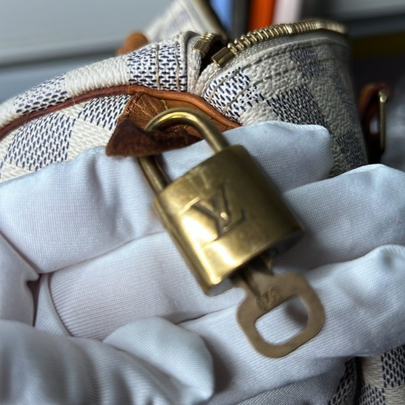 Louis Vuitton Damier Azur Speedy Handbag With Lock & Key #320 “Needs Work” - Picture 11 of 17